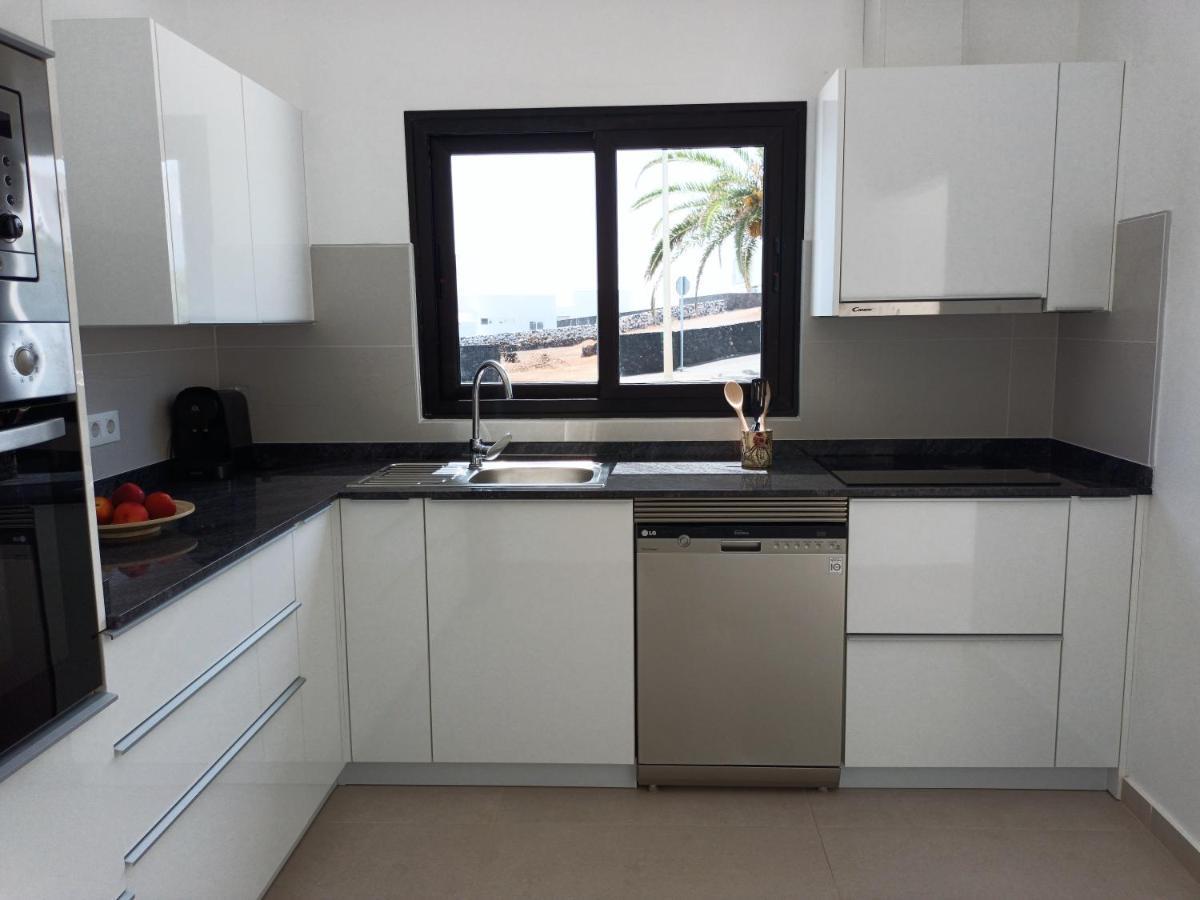 Apartamentos Falcon Tinajo Ngoại thất bức ảnh