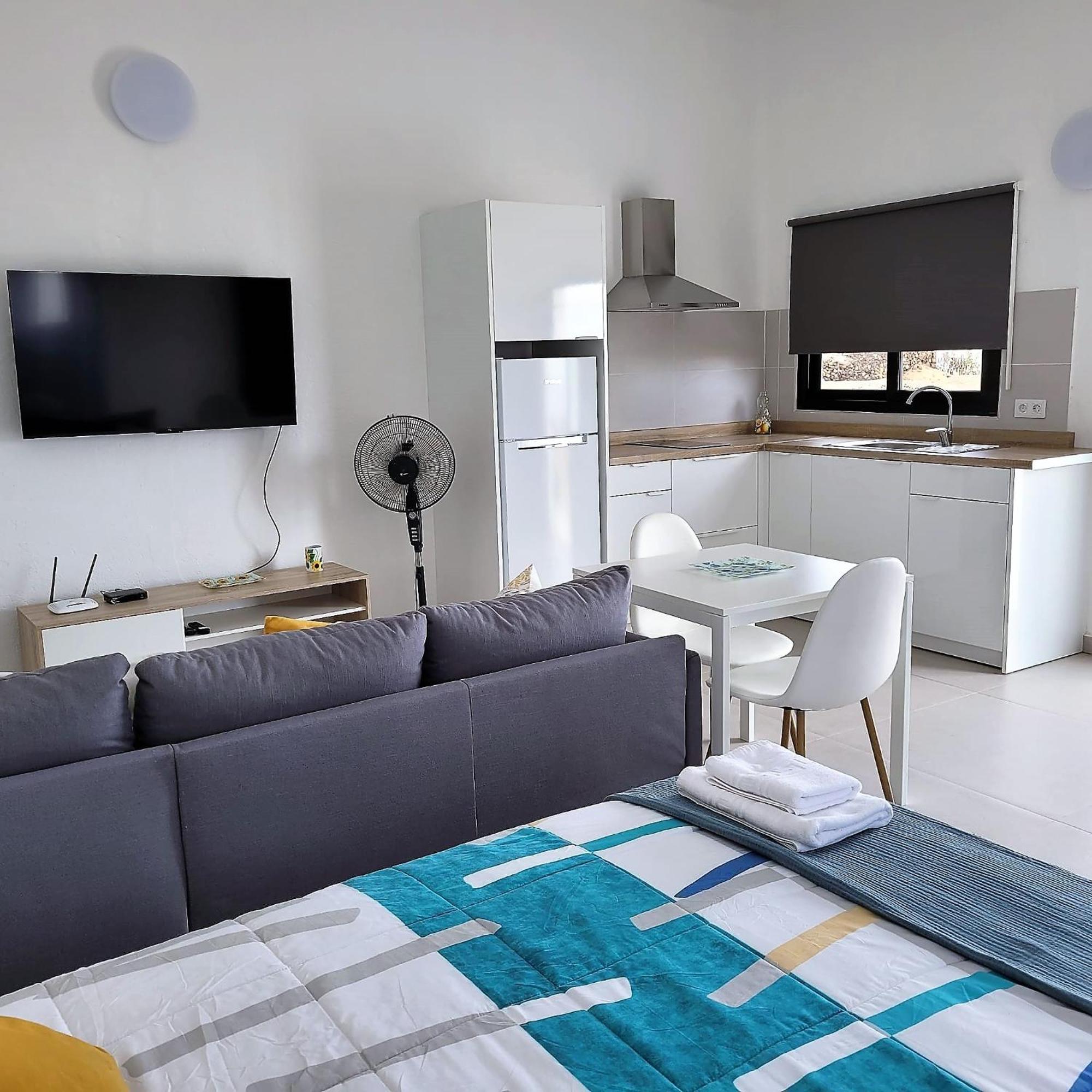 Apartamentos Falcon Tinajo Ngoại thất bức ảnh